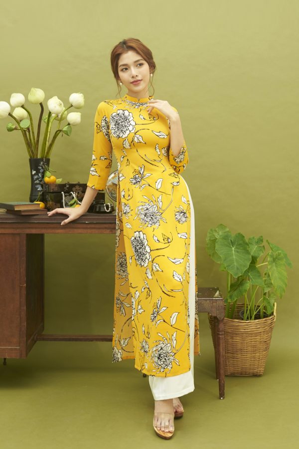 Ao dai lua truyen thong vang 1